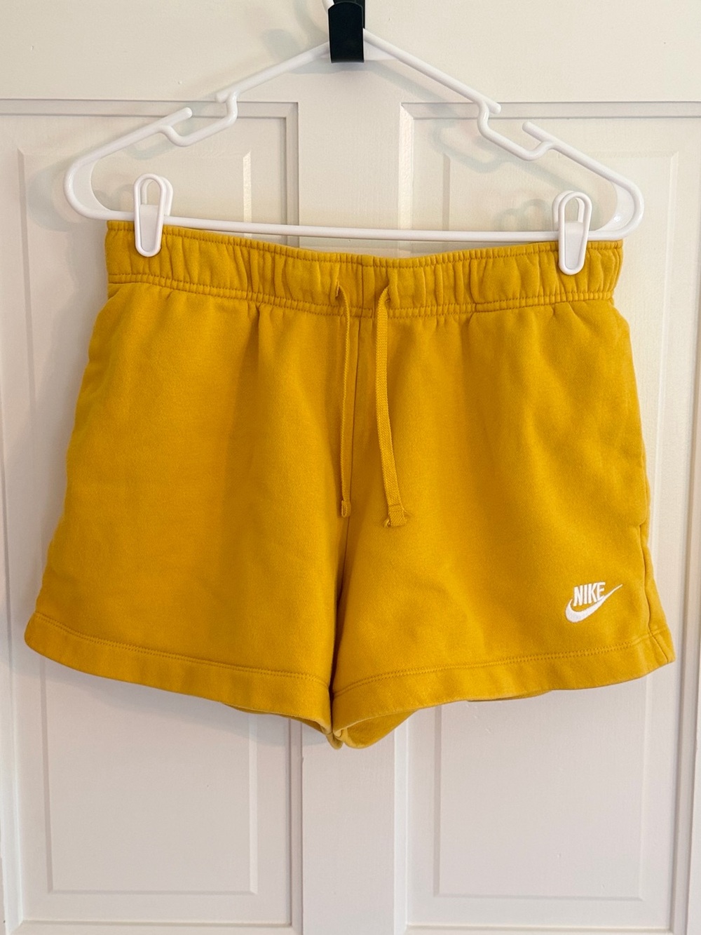 Nike Sportswear Club Fleece Mustard Yellow Shorts Women’s M
